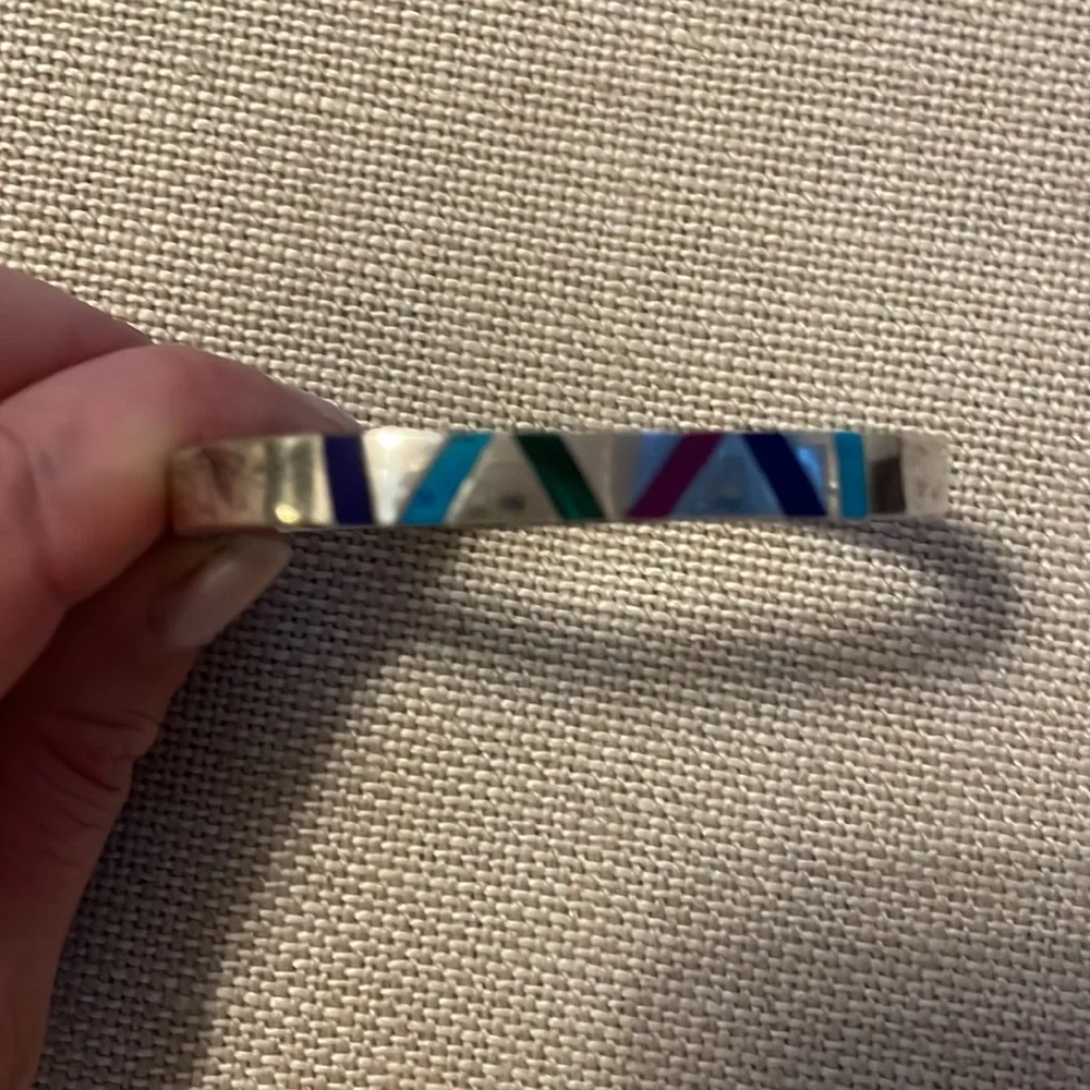 Sterling silver bangle with hinge light closure - Picture 2 of 5